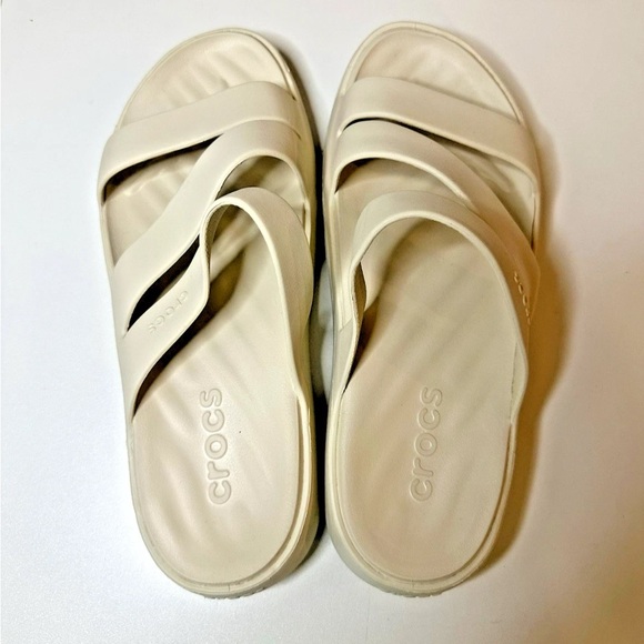 Crocs Women's Brooklyn Strappy Sandals Cream Wedge Comfort Sandal Size 7 - Picture 1 of 4